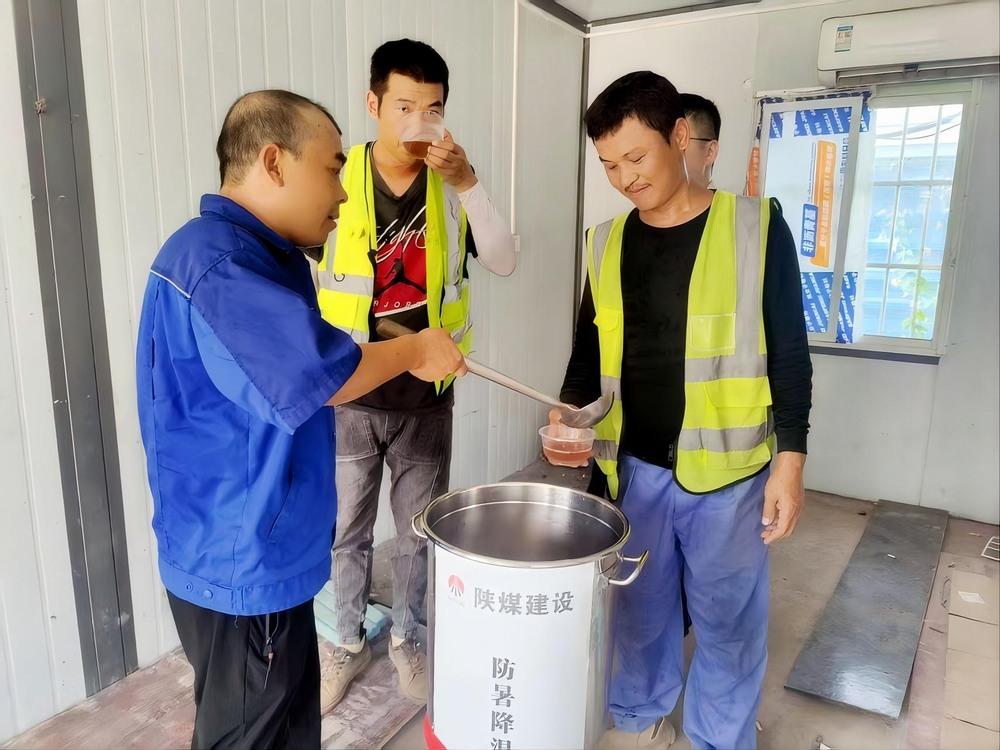 陜煤建設(shè)路橋分公司荊州項(xiàng)目部戰(zhàn)高溫、守安全、保進(jìn)度