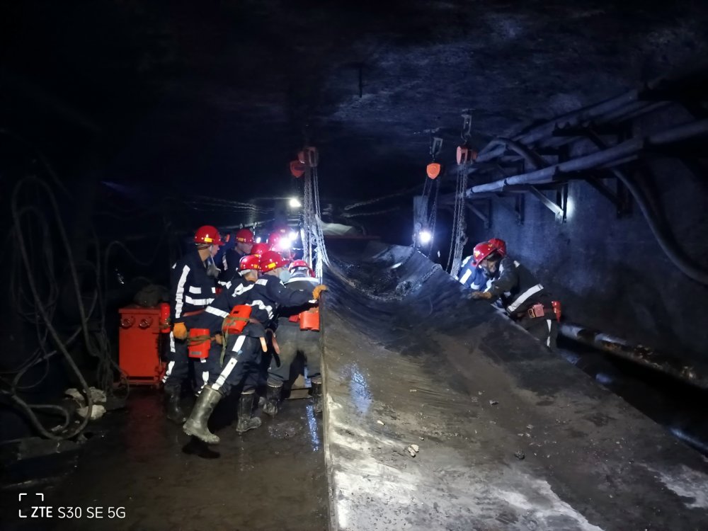 班班聯(lián)動、環(huán)環(huán)相扣！陜煤建設(shè)韓城分公司張家峁項(xiàng)目部“雙一流”班組打造安全生產(chǎn)“動態(tài)防護(hù)鏈”