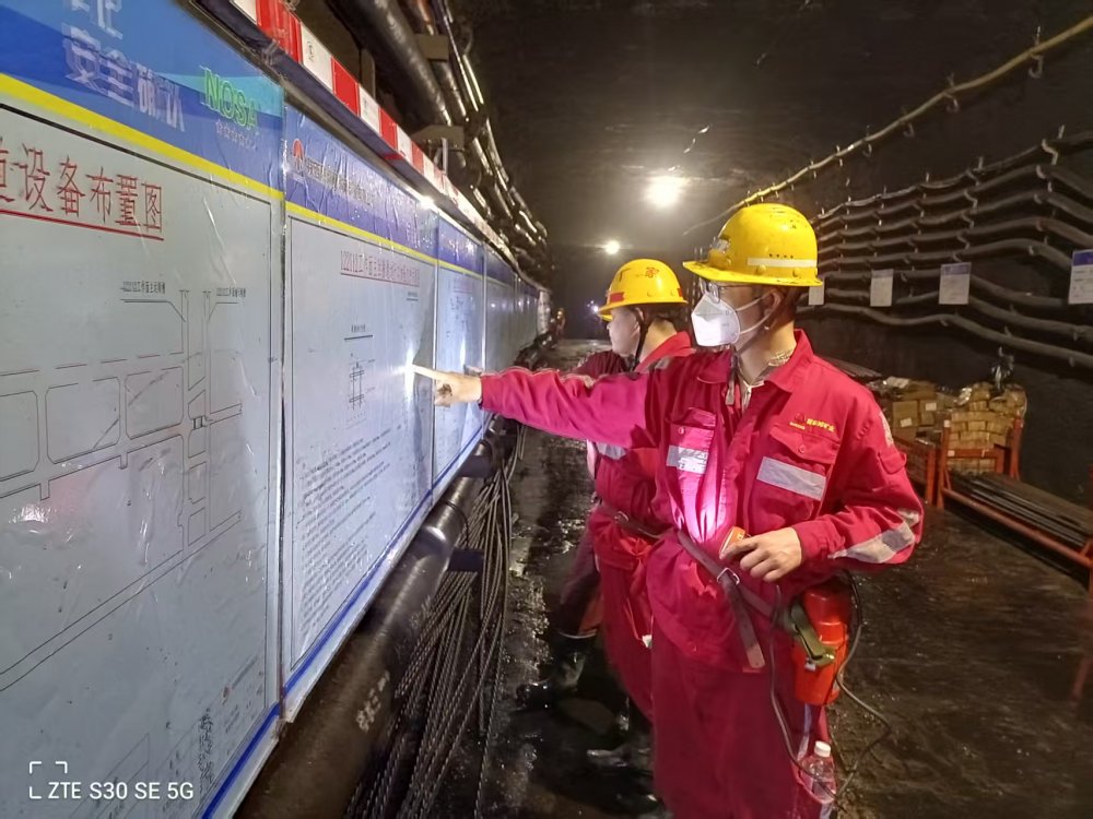 金秋染神木 安全筑根基 ——煤礦運營服務(wù)分公司秋日安全生產(chǎn)紀實