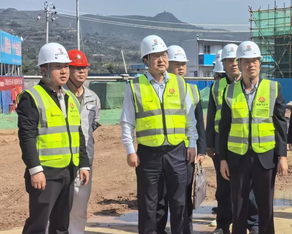 陜西省煤層氣黨委委員、紀(jì)委書記董巨國一行深入天工公司土建第二十一項目部開展節(jié)前檢查指導(dǎo)工作
