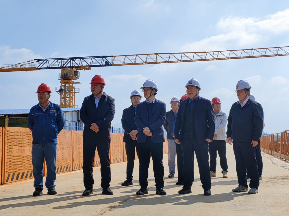 省紀(jì)委監(jiān)委駐陜煤集團(tuán)紀(jì)檢監(jiān)察組組長(zhǎng)、集團(tuán)黨委委員、紀(jì)委書記閆恒光一行深入陜煤汨羅電廠項(xiàng)目調(diào)研指導(dǎo)工作