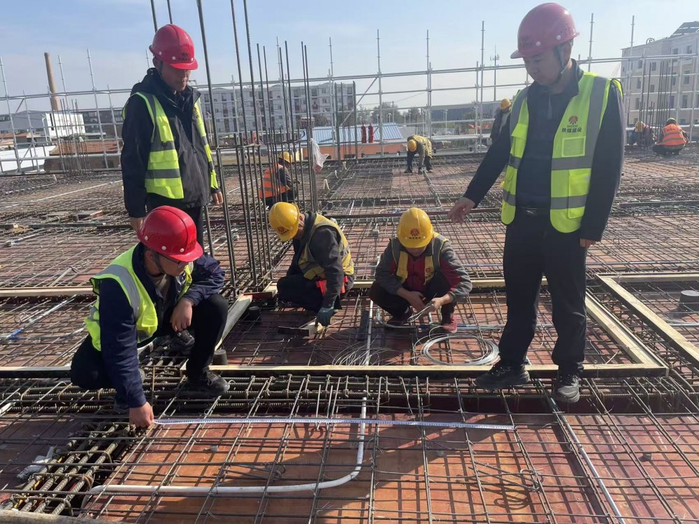 陜煤建設(shè)內(nèi)蒙古分公司第一項(xiàng)目部：一團(tuán)隊(duì)攻堅(jiān)雙項(xiàng)目，全力沖刺四季度“全年紅”