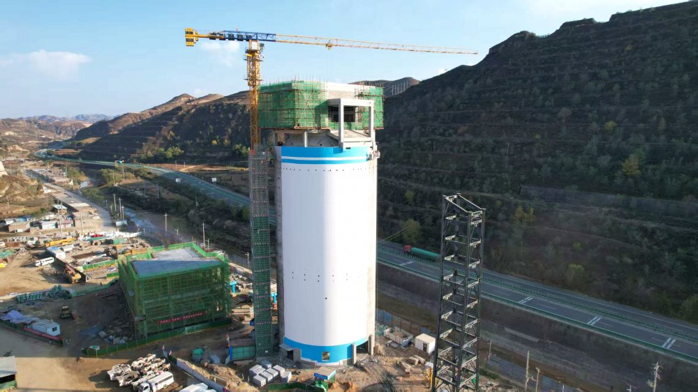 提前2天落位！橫山天云煤礦棧橋鋼支架架起“運(yùn)輸樞紐”，12月投產(chǎn)再添保障