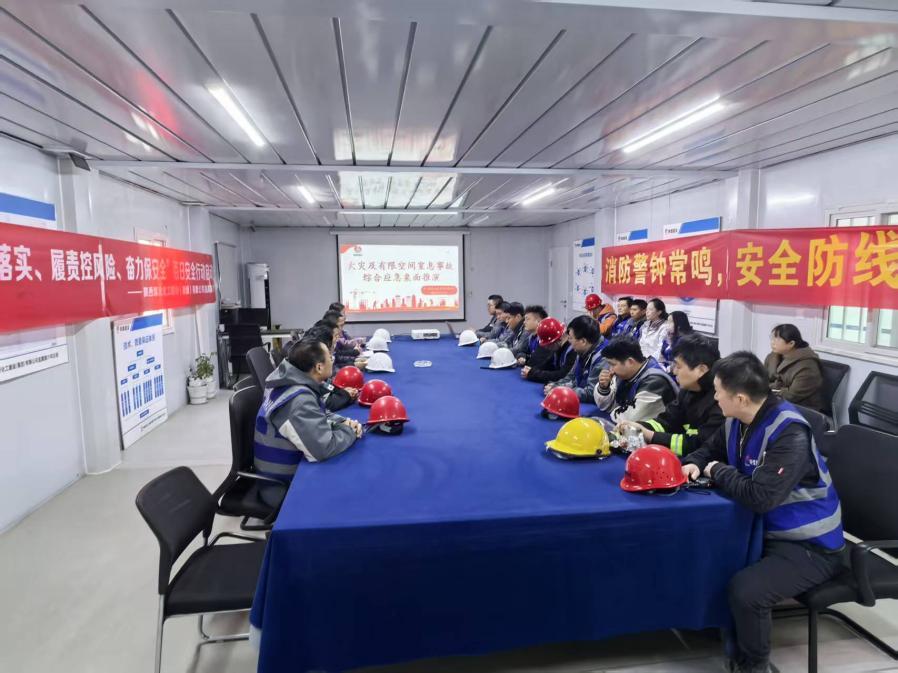 陜煤建設(shè)直屬第六項(xiàng)目部成功開展有限空間窒息及火災(zāi)事故應(yīng)急演練