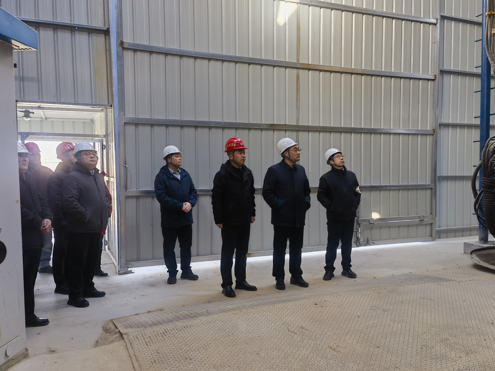 陜西彬長(zhǎng)礦業(yè)集團(tuán)有限公司董事長(zhǎng)焦小年深入陜煤建設(shè)礦建二公司第一項(xiàng)目部檢查指導(dǎo)工作