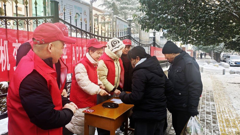 陜煤建設(shè)澄合分公司開(kāi)展“手機(jī)變砝碼護(hù)公平”黨員志愿者服務(wù)活動(dòng)