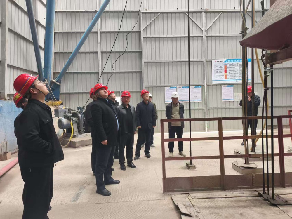 韓城礦業(yè)有限公司總工程師張杰一行深入礦建二公司第二項(xiàng)目部檢查指導(dǎo)項(xiàng)目復(fù)工復(fù)產(chǎn)工作