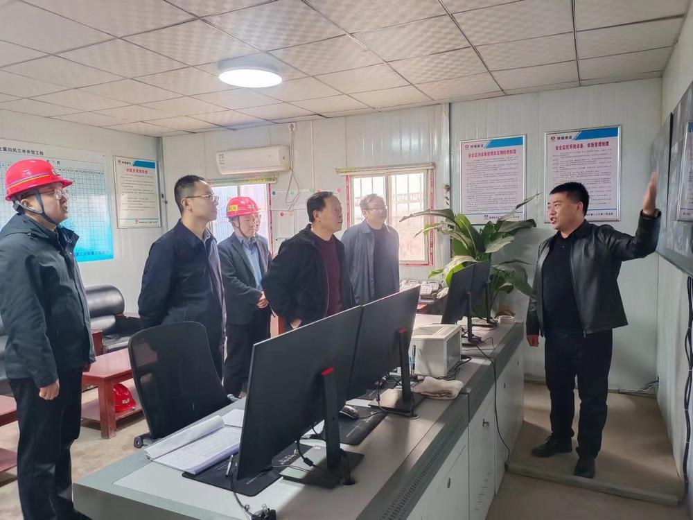 陜西煤業(yè)股份有限公司領導及專家組深入陜煤建設礦建二公司第二項目檢查指導