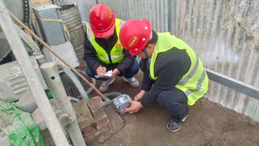 陜煤建設(shè)路橋分公司彬長項(xiàng)目部開展春季電氣預(yù)防性試驗(yàn)，筑牢安全防線