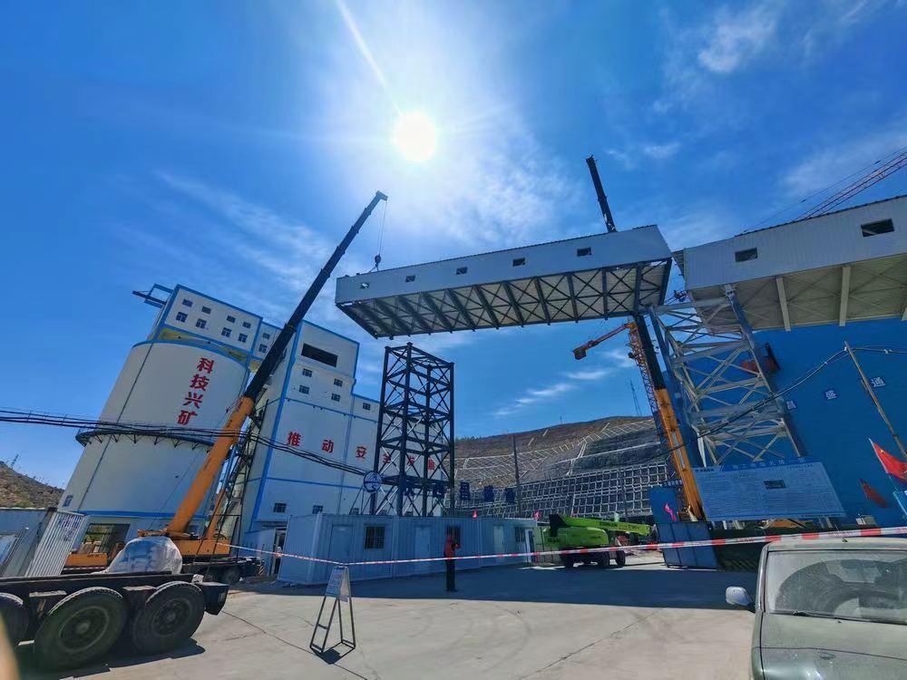 陜煤建設(shè)承建郭家灣礦業(yè)選煤廠棧橋首段吊裝順利完成